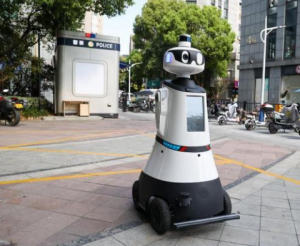 智慧警用机器人亮相杭州街头，助力智慧化警务管理