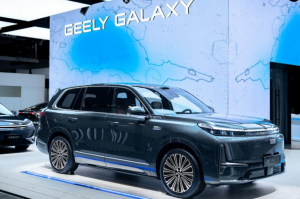 吉利携阶跃星辰亮相WAIC2025：加速汽车向具身智能进化