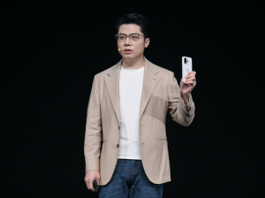 地表最强小屏旗舰！「小屏大魔王」一加 15T售价 4299 元起